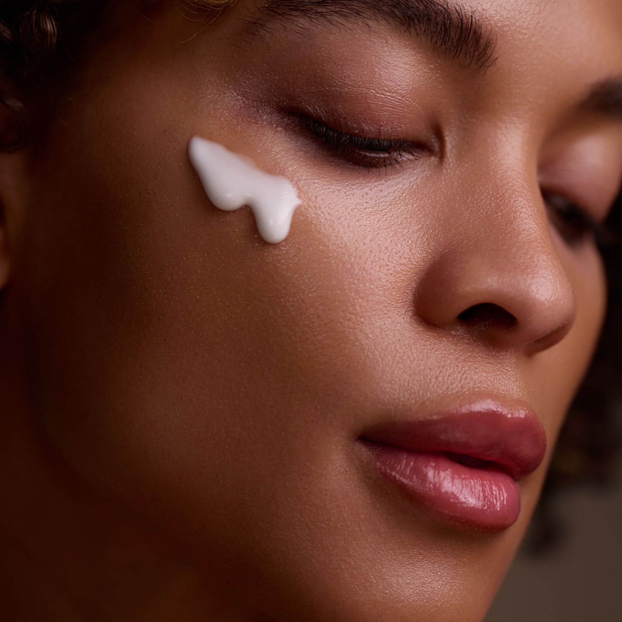 2025_WebPhotos_ModelsVitaminCSerum.jpg